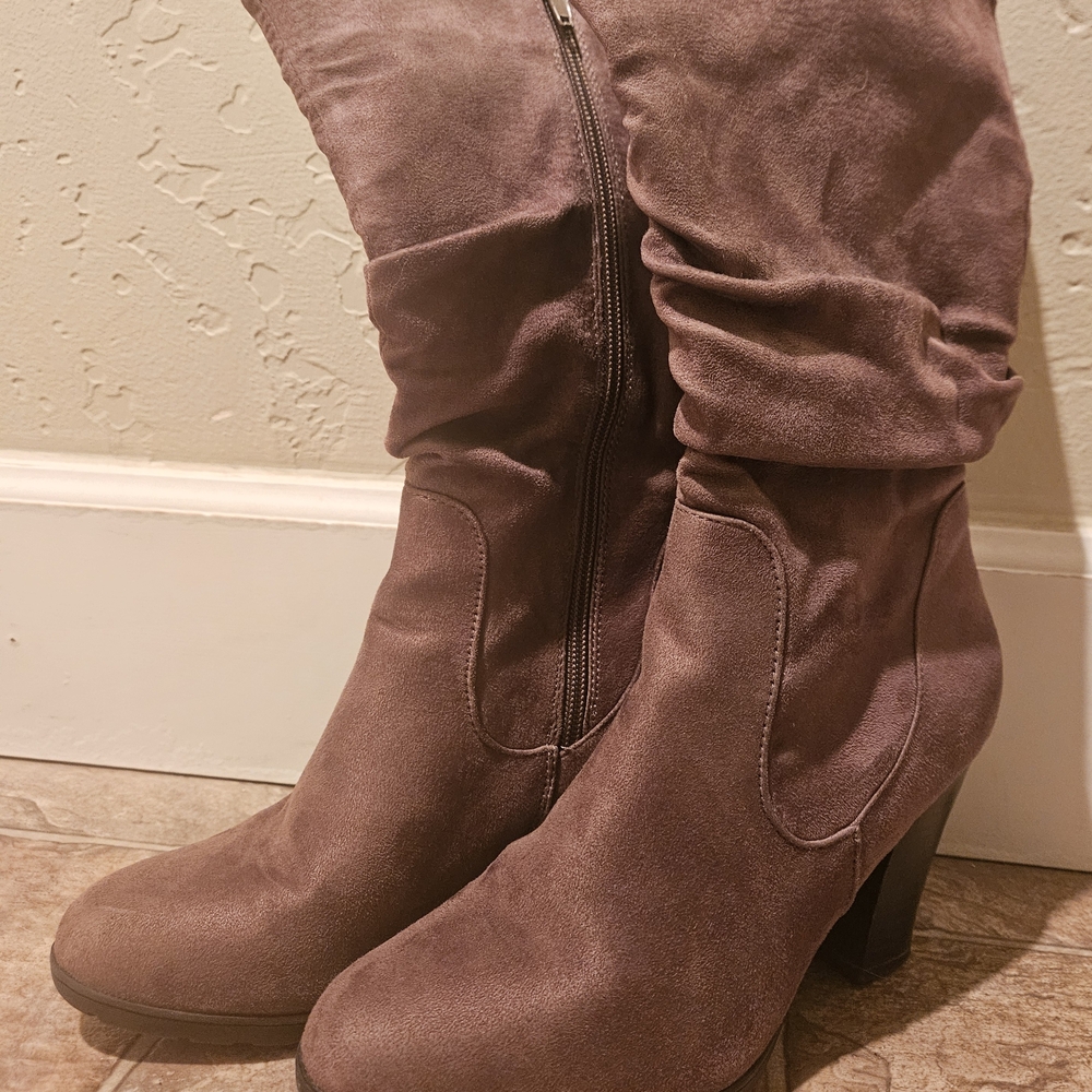 White Mountain Samuelle Suede Heeled Brown Boots Size 7.5